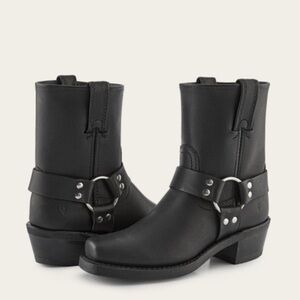 FRYE Harness 8R Women’s Books in Black